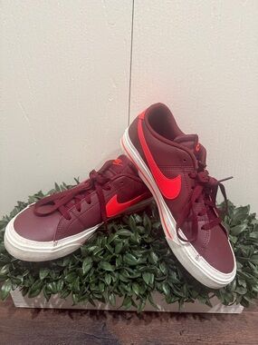 Nike Court Legacy Next
Nature Women's Sneakers. Burgundy and Red Color Sz 8.5
